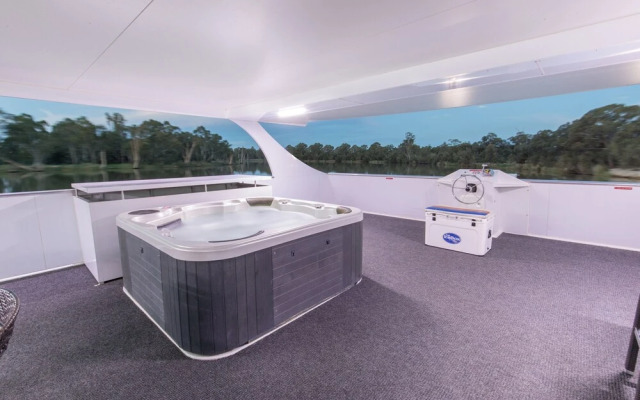 All Seasons Houseboats