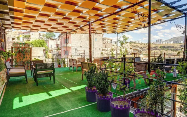 Nar-I Ask Cave Hotel