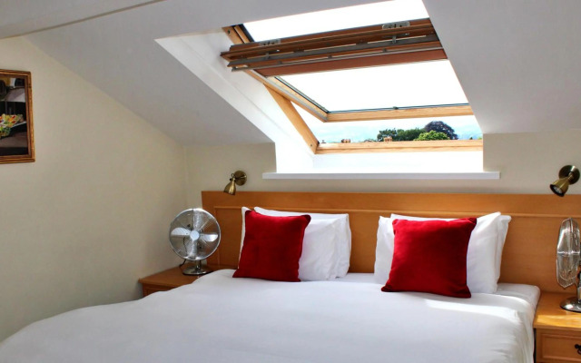 Victoria Square Hotel