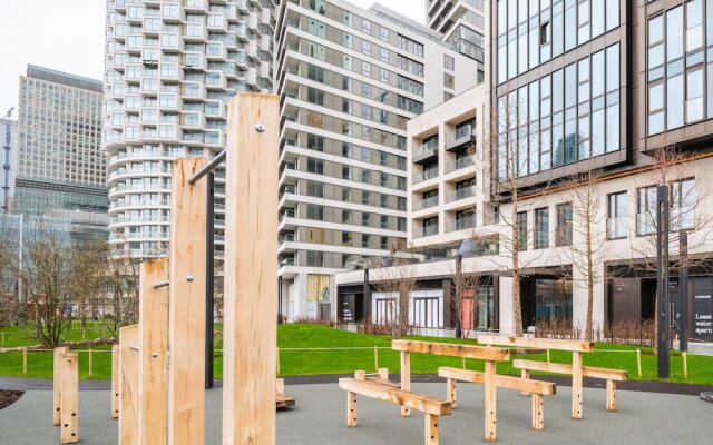 Stunning two Bedroom Docklands Apartment With Balcony