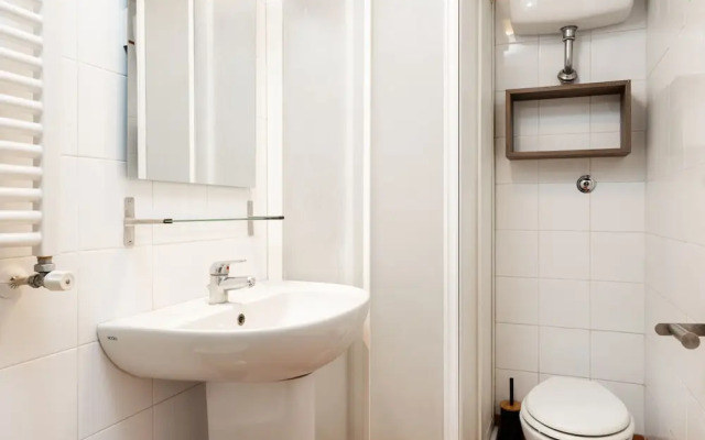 Casa Fiamma in Rome With 1 Bedrooms and 1 Bathrooms