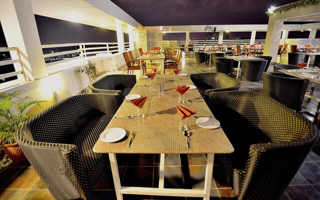 OYO Premium Circuit House Vadodara