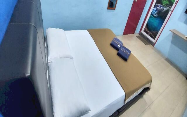 OYO 90937 Tanjak Hotel