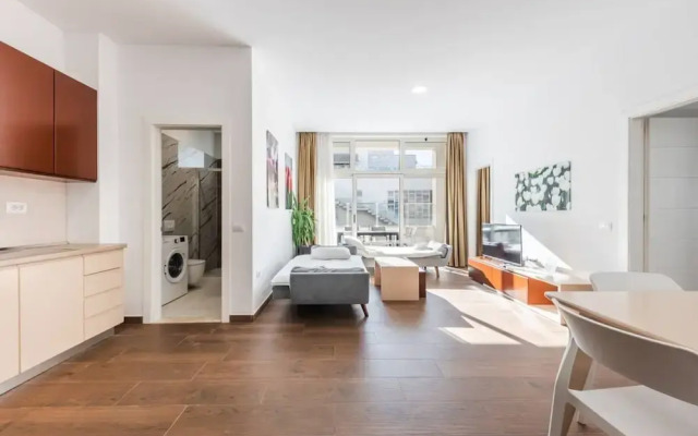 Spacious Apartment by the Beach - Tulipani