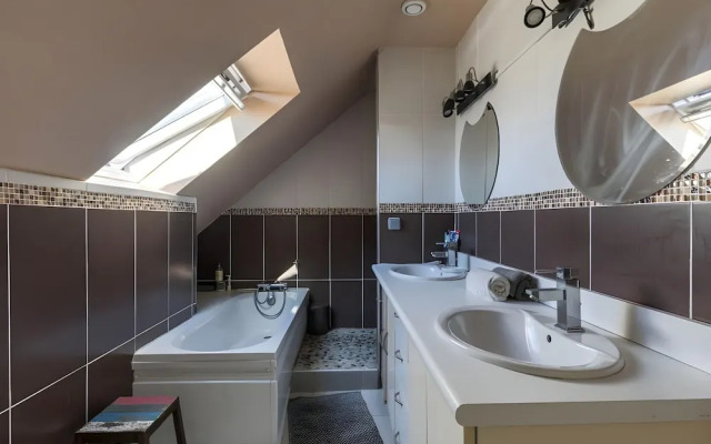 Trackside Retreat - Ideal Base in Le Mans