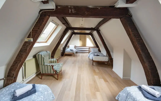 Unique Apartment In Historic Mansion