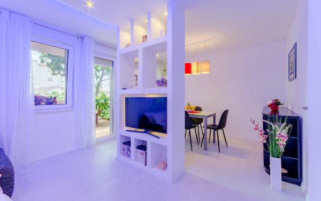 Studio Luce Mala