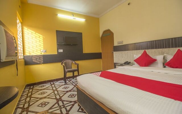 OYO 27610 Hotel Landmark