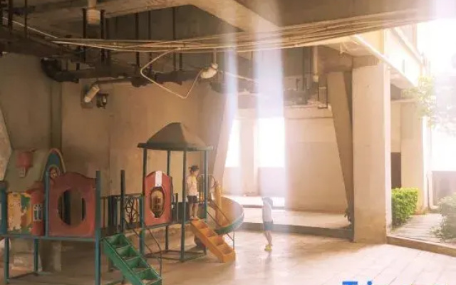 Qianyi Hotel (Yulin Jincheng Center Pedestrian Street Store)