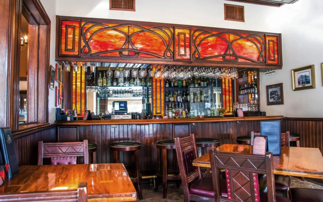 Hassayampa Inn