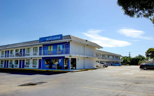 Motel 6 Lantana, FL