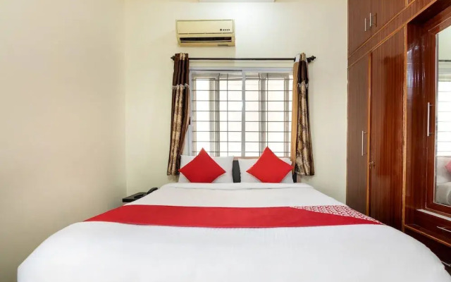 Oyo 22900 Sri Sai Suites