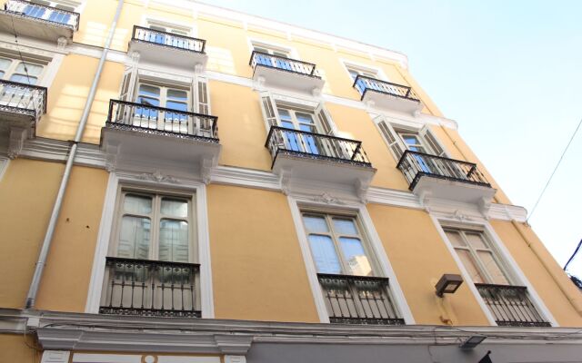 Life Apartments Calderón