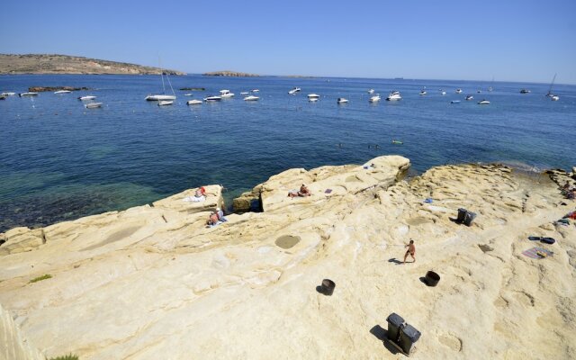 Blue Harbour 1 Seafront Holiday 2-bedroom Apartment With Terrace St Pauls Bay