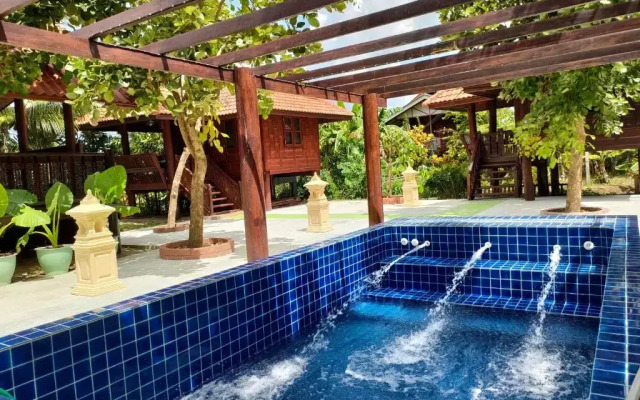 Ruen Thai Ampawa Resort