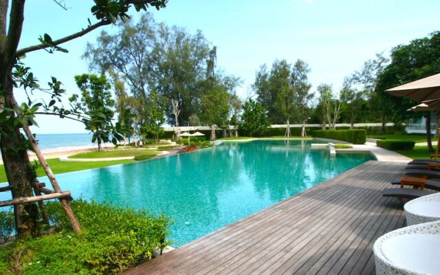 Luxury Beachfront Condo Hua Hin