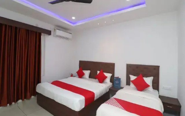 OYO 27922 SS Palace