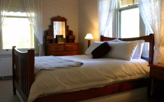 Tara House Bed & Breakfast