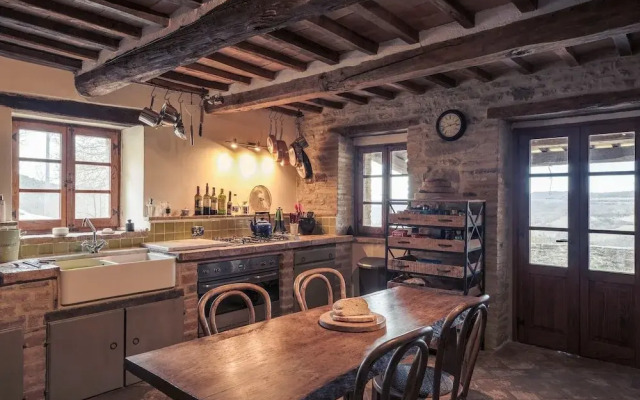 Umbrian Villa Retreat in Pietralunga With a Pool