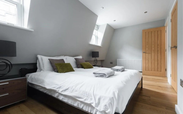 The Escalier Mews - Stunning 3bdr Home Flooded With Light