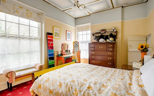 Billericay Georgian House, Sleeps 6 - Pet Friendly