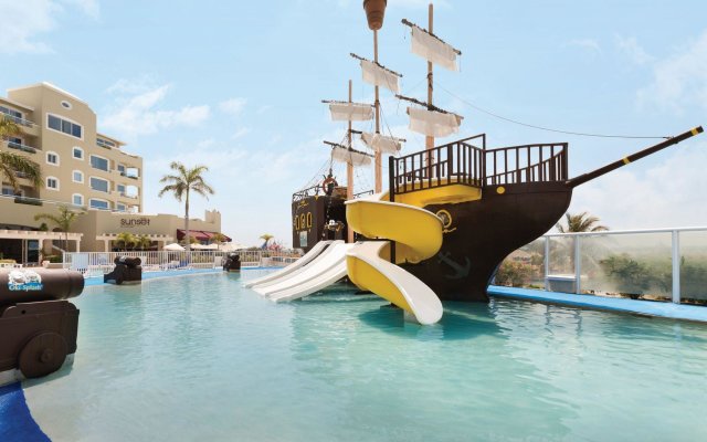 Wyndham Alltra Cancun All Inclusive Resort