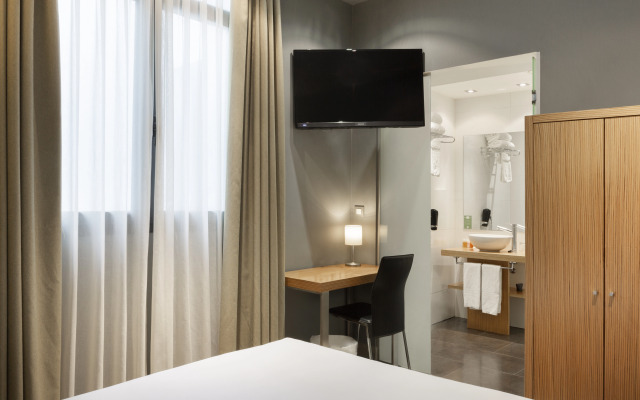 Petit Palace Tres Cruces