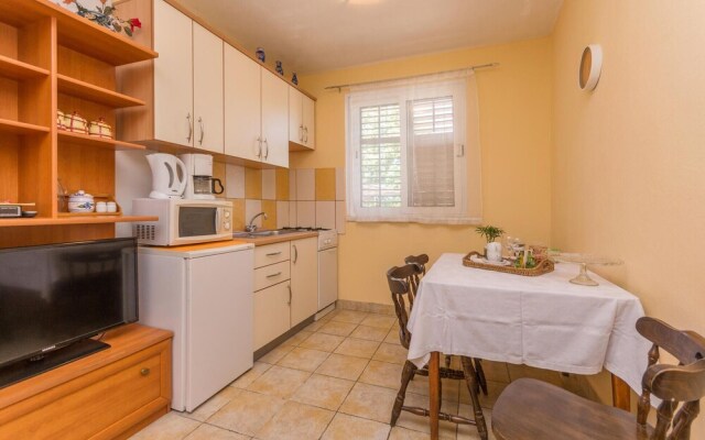 Amazing Apartment in Pakostane With 2 Bedrooms