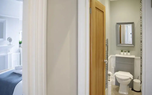 The Grove Apartment With Free on Street Parking