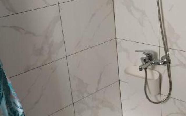 George's apartment Serres