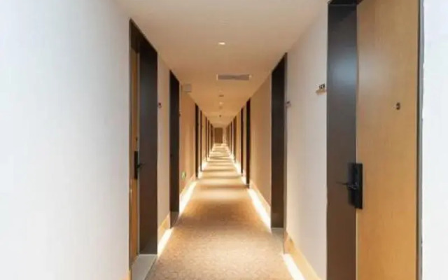 Ji Hotel (Shanghai Hailun Road Metro Station)