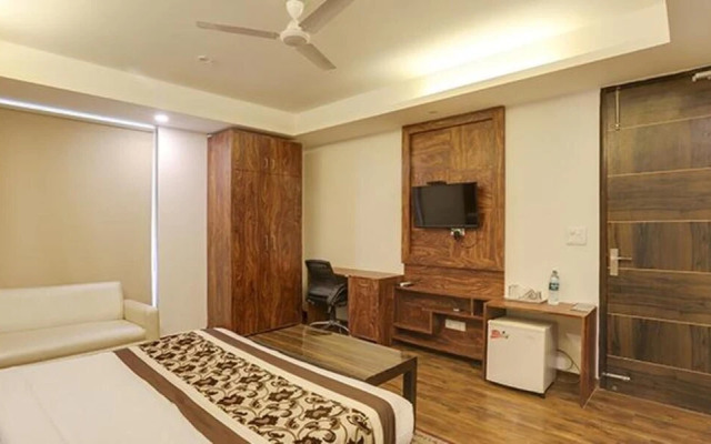 Fabhotel Harnoor House
