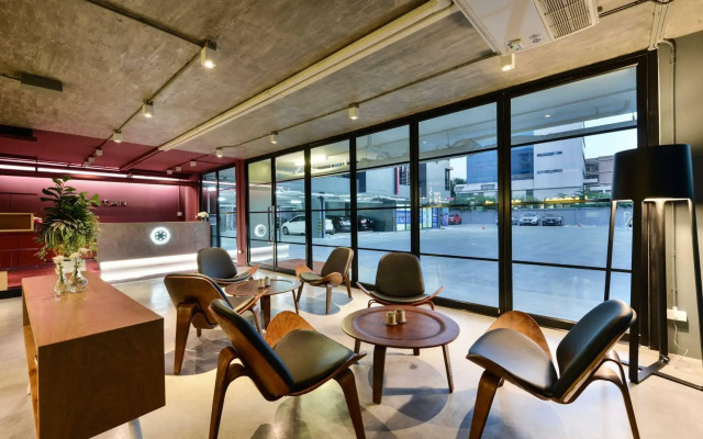 De Botan Srinakarin Hotel & Residence