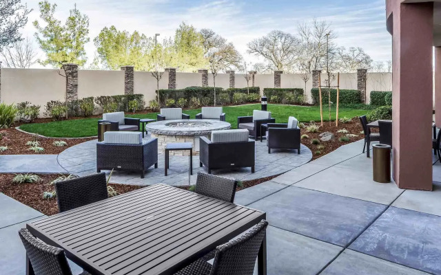 Courtyard Roseville Galleria Mall/Creekside Ridge Drive