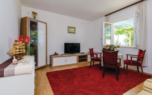 Awesome Home in Brsecine With Wifi and 3 Bedrooms