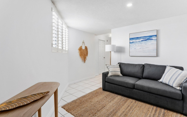 Beachfront 2-bed With Pool, BBQ – Guest Rooms – Gold Coast