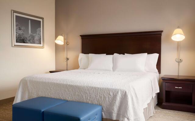 Hampton Inn & Suites Washington-Dulles International Airport