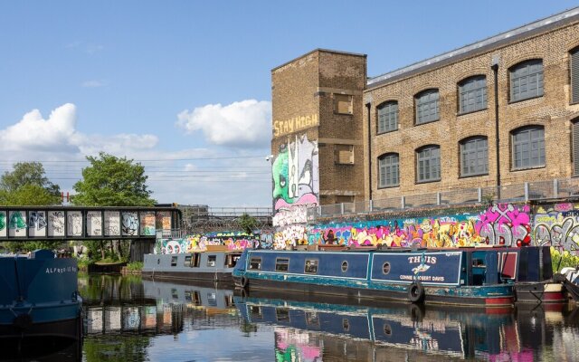 Studio Flat Along The Canal In Hackney