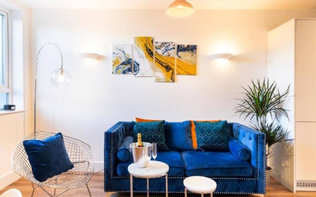Chic & Stylish 2BD Flat in Picturesque Bristol