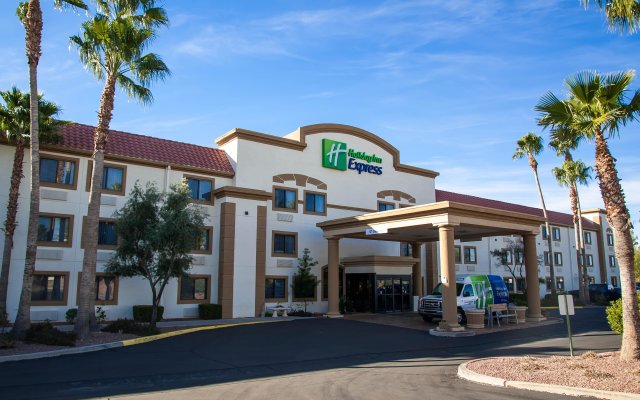 Holiday Inn Express Airport - Tucson, an IHG Hotel