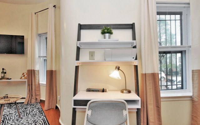 CH5 & CH7 - Majestic View Fully Furnished 1BR Dog Ok