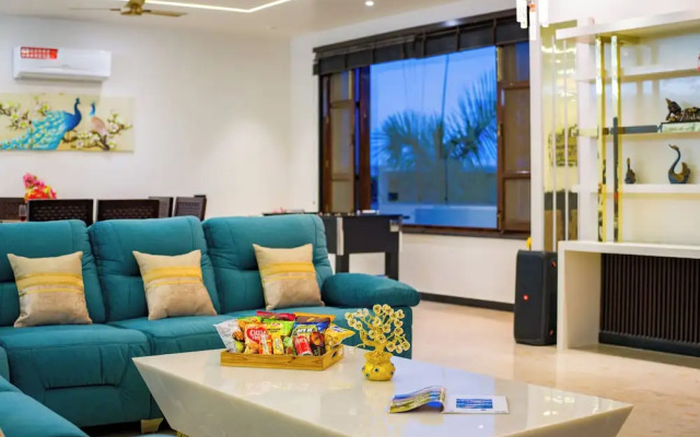 ELIVAAS Ivory Estate Pet-friendly Farm