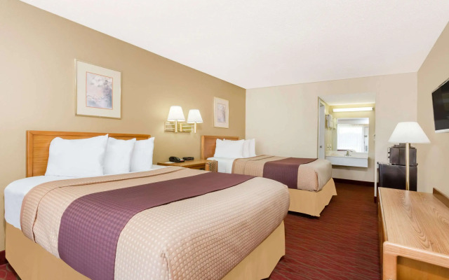 Days Inn by Wyndham Staunton