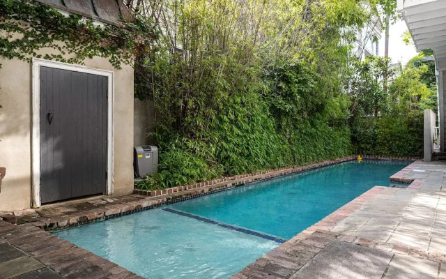 Tranquility with Garden & Heated Pool near King Street