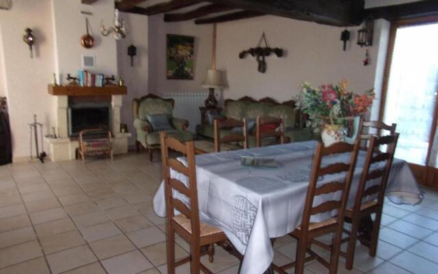 Gîte Verneix, 4 pièces, 6 personnes - FR-1-489-83