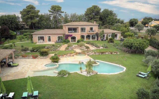 HAVRE DE PAIX" 5 étoiles Prestige jacuzzi, hammam, sauna, PISCINE chauffée Mougins Cannes Grasse