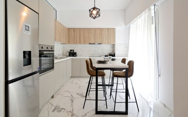 Elegant Big Apartment in Athens With Balcony