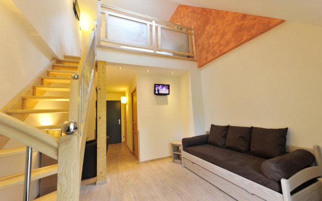 Logis Hôtel Restaurant Les 2 Rives - A75, en bordure de rivière