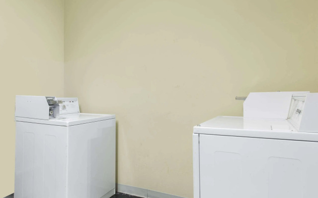 Super 8 by Wyndham Petersburg