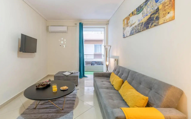 Colourful Artistic apart 100mbps center of Athens